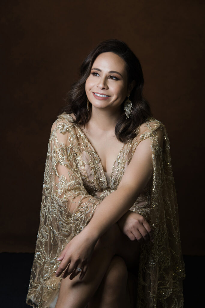 vVancouver-portrait-photographer-beauty-glamour-boudoir-and-40-over-40-22